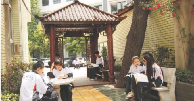 成都市第三十三中學(xué)的宿舍怎么樣？