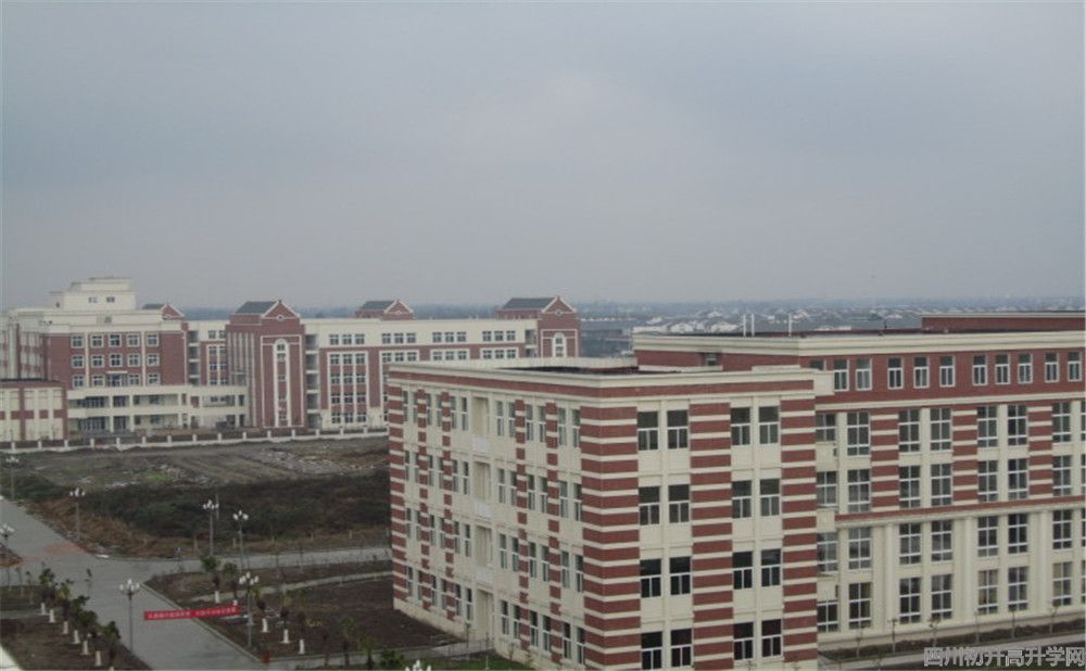 1四川師范大學(xué)附屬第三實(shí)驗(yàn)中學(xué)的本科升學(xué)率高不高？