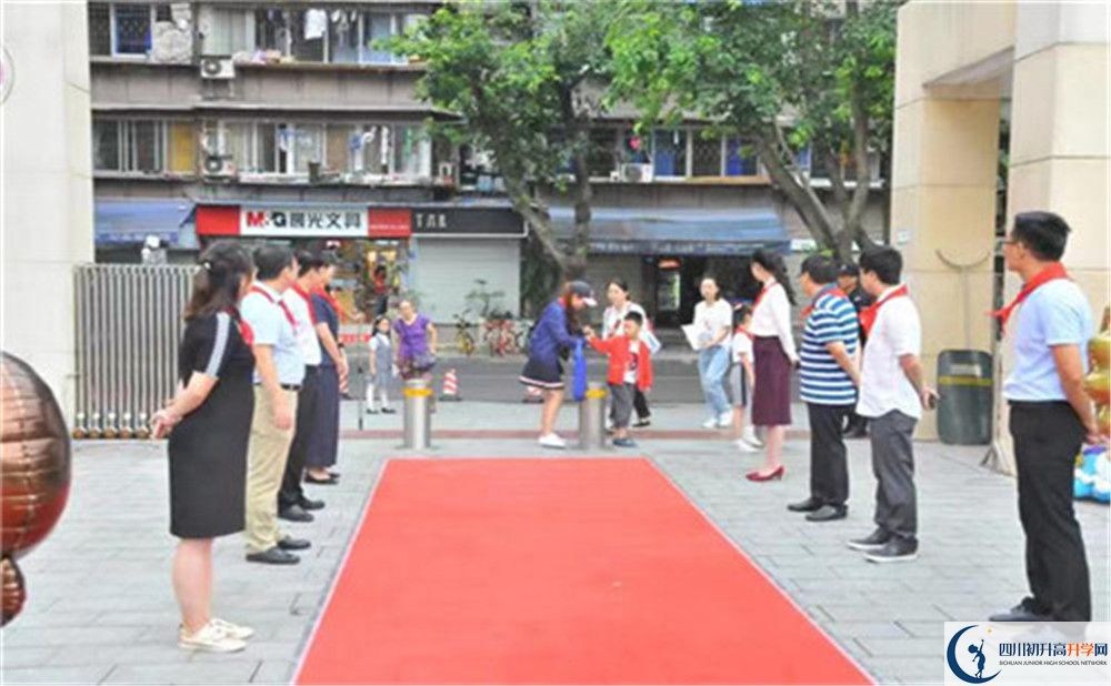 2020成都市石室聯(lián)中蜀華分校初升高的學(xué)費(fèi)是多少？