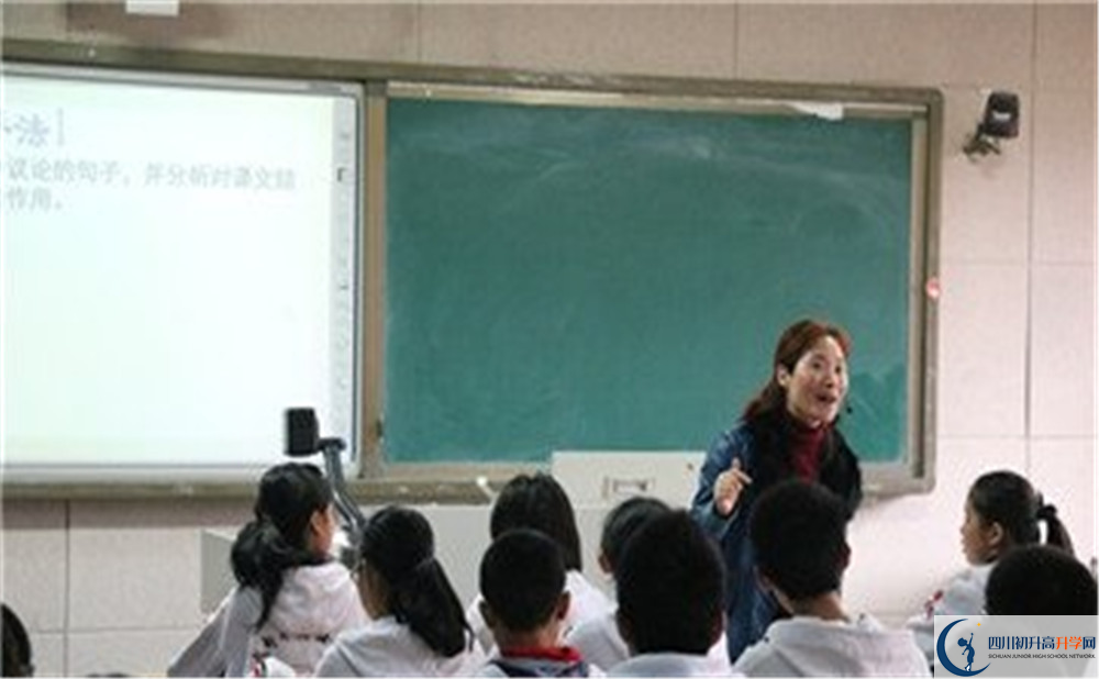 成都實(shí)驗(yàn)中學(xué)高中本部的錄取分?jǐn)?shù)是多少？