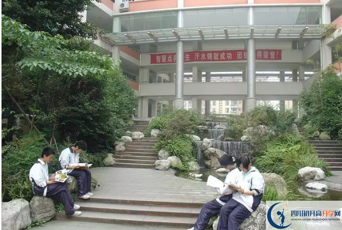 2020四川師范大學(xué)附屬第三實驗中學(xué)初升高的學(xué)費(fèi)是多少