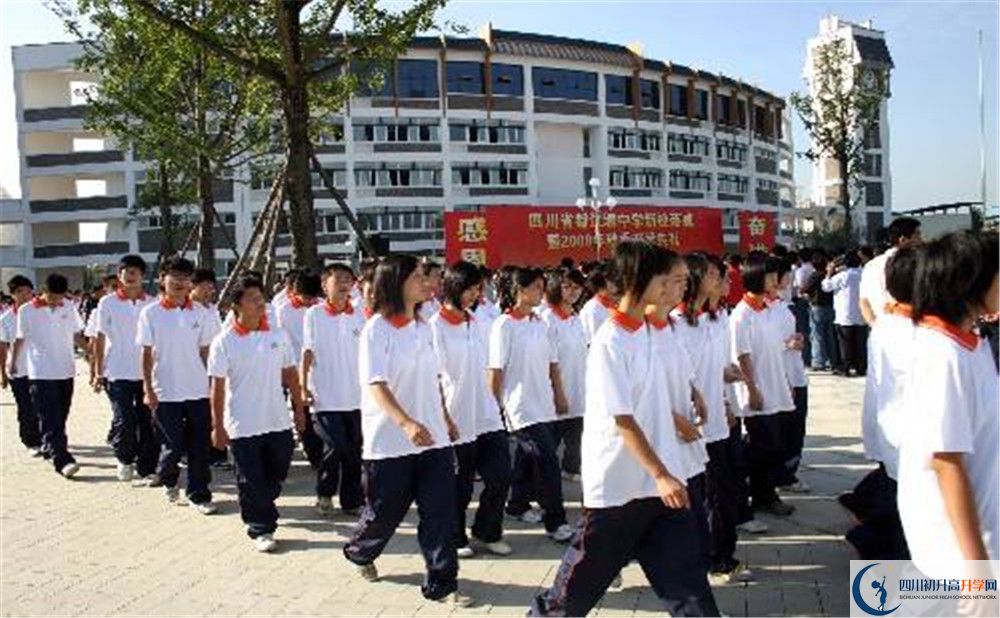 2020年都江堰中學(xué)初升高學(xué)費(fèi)是多少？
