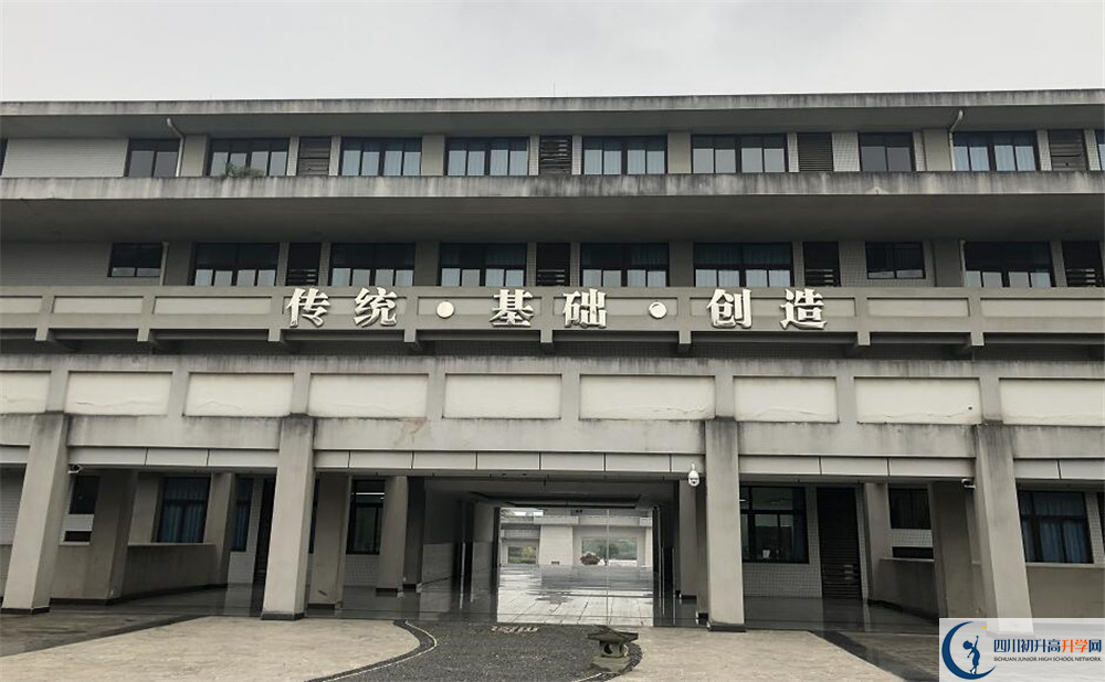 成都石室中學(xué)的是個怎么樣的學(xué)校？