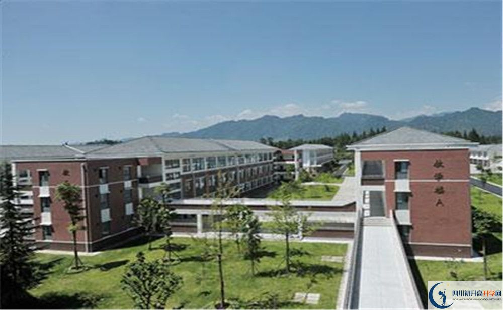 青城山高級中學(xué)是怎么樣的學(xué)校？