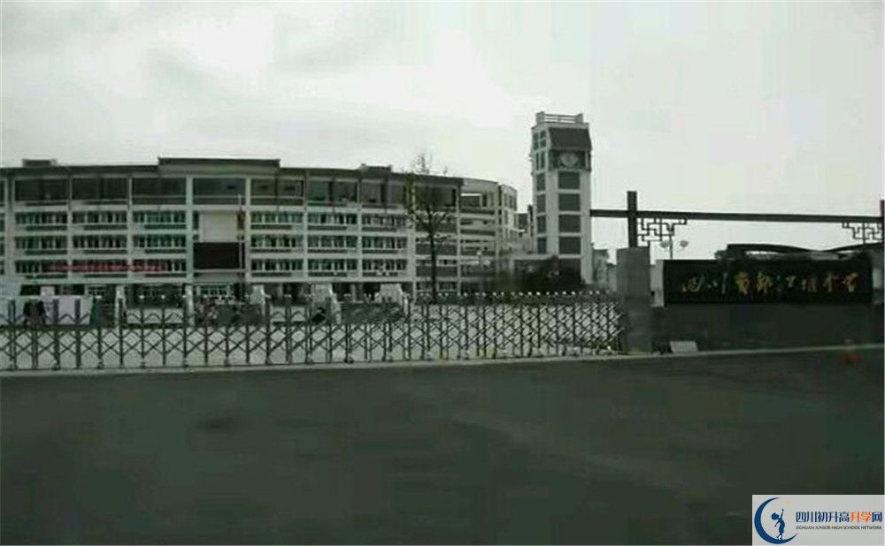 都江堰中學的2020分數(shù)線是多少？
