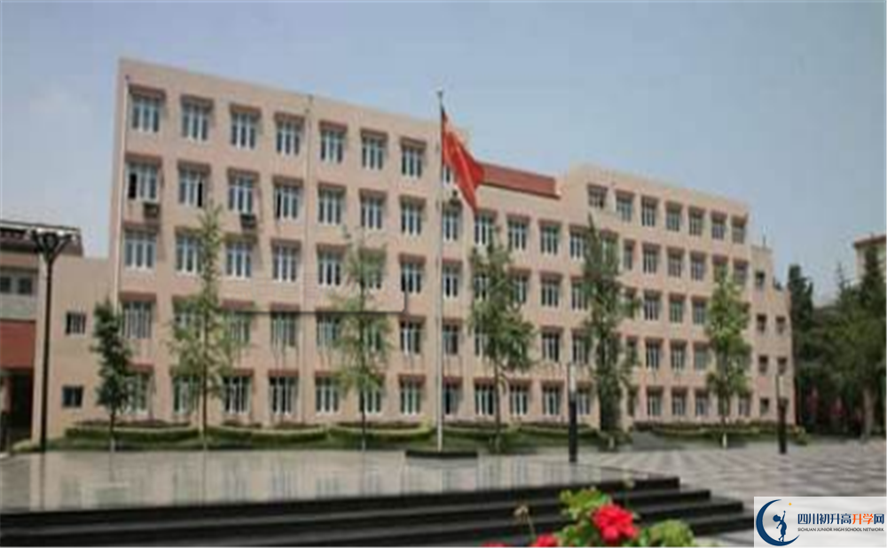成都西藏中學(xué)的學(xué)費(fèi)大概多少？
