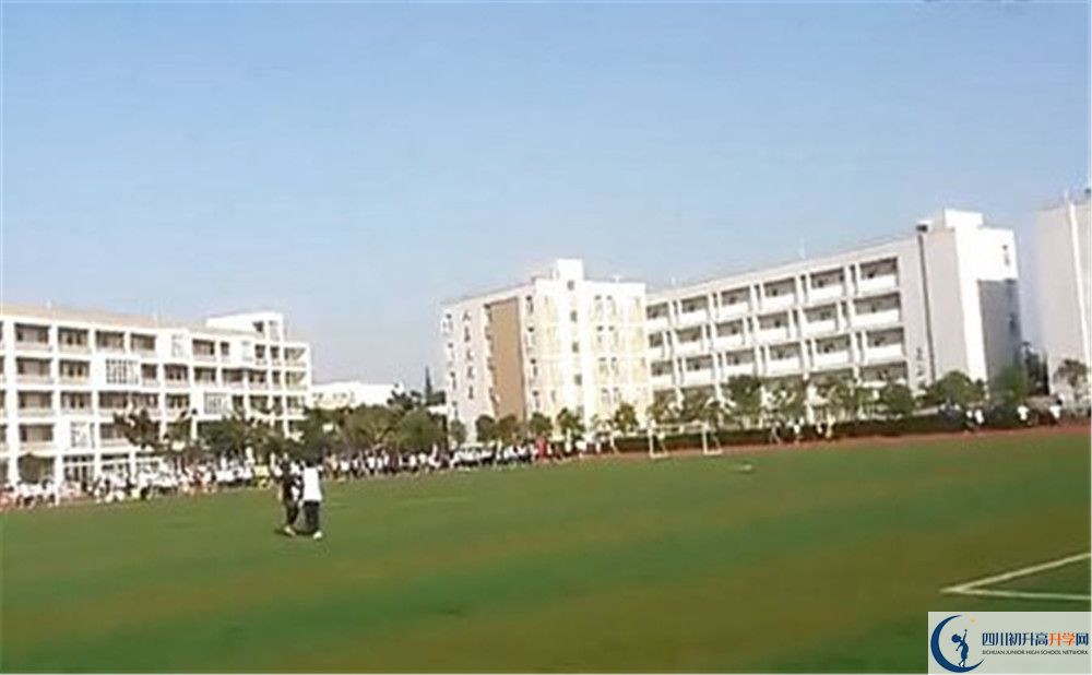 郫縣四中的學(xué)費(fèi)大概多少？