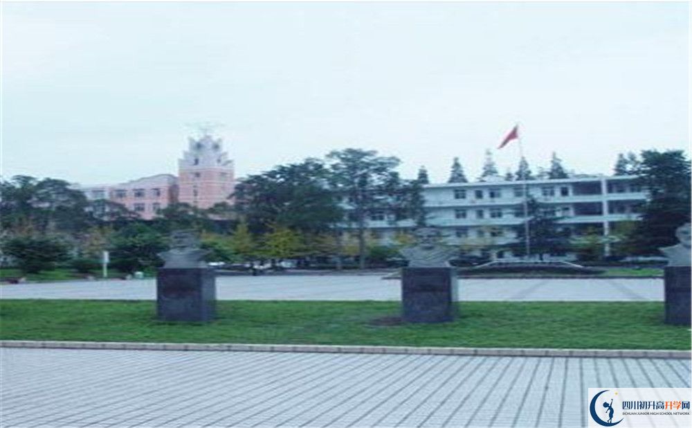 郫縣二中的學(xué)費(fèi)大概多少？