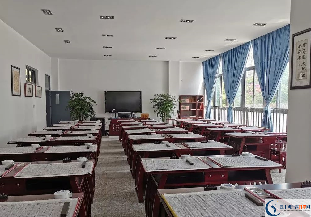 成都市第三中學一年的學費是多少？