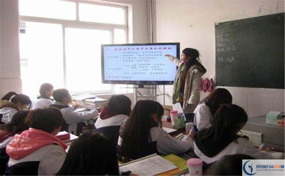 大邑縣實驗中學初升高的分數(shù)線是多少？