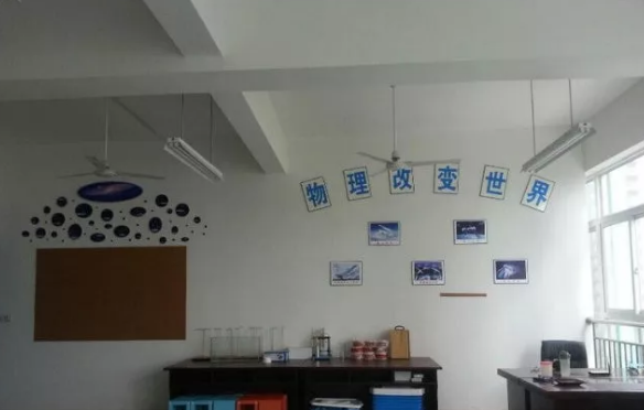 中考成都市泡桐樹中學(xué)的招生分?jǐn)?shù)線是多少？