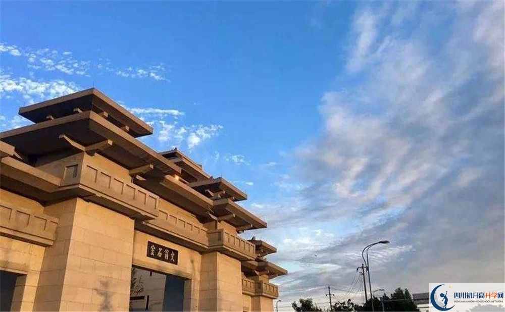 成都石室中學(xué)北湖校區(qū)的一年學(xué)費是多少？