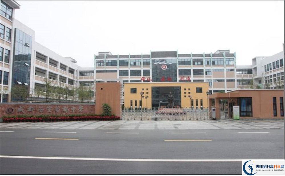 成都石室蜀都中學(xué)一年的學(xué)費(fèi)是多少錢(qián)？