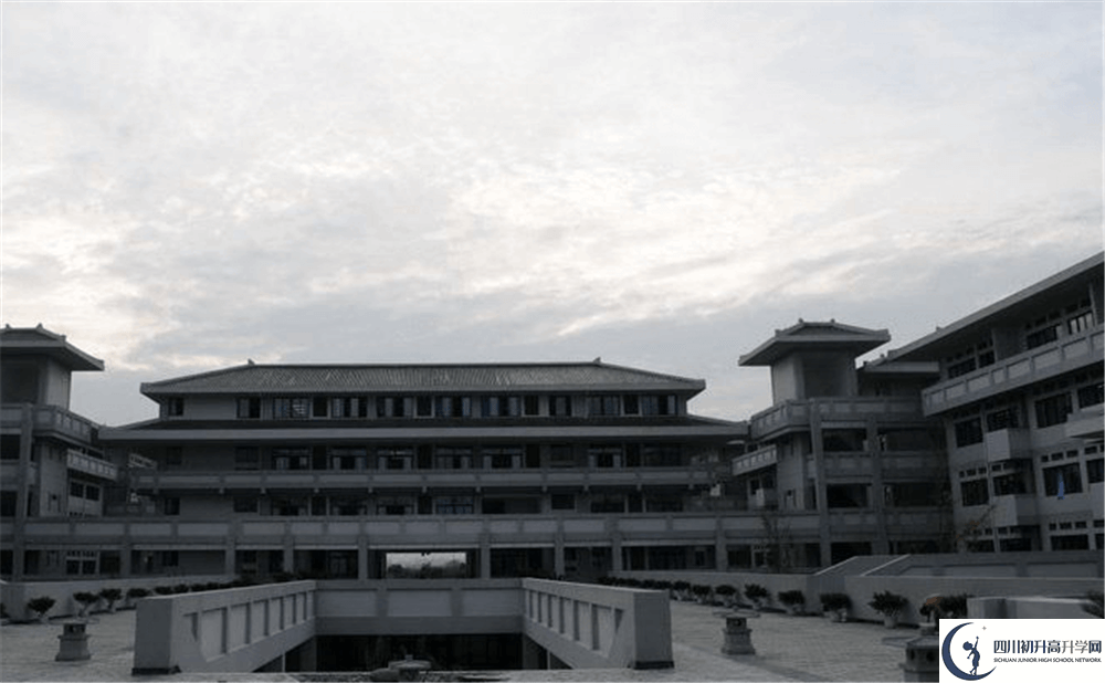 成都石室中學(xué)北湖校區(qū)的高中住宿好不好？