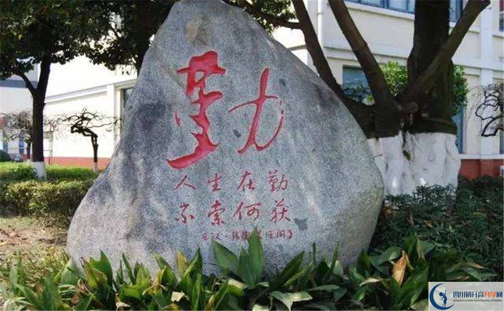 敖平中學(xué)一學(xué)期的學(xué)費是多少？