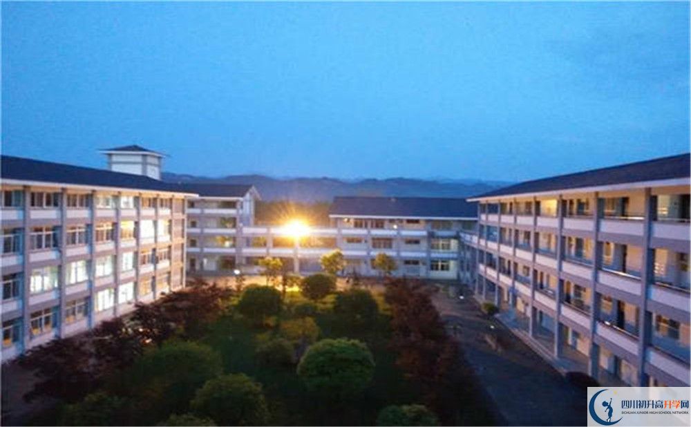 平樂中學(xué)一學(xué)期的學(xué)費(fèi)是多少？