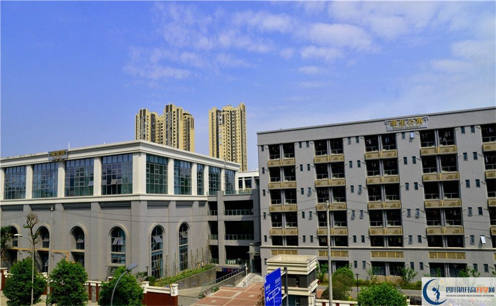 成都市第四十九中學(xué)的學(xué)費一期是多少？