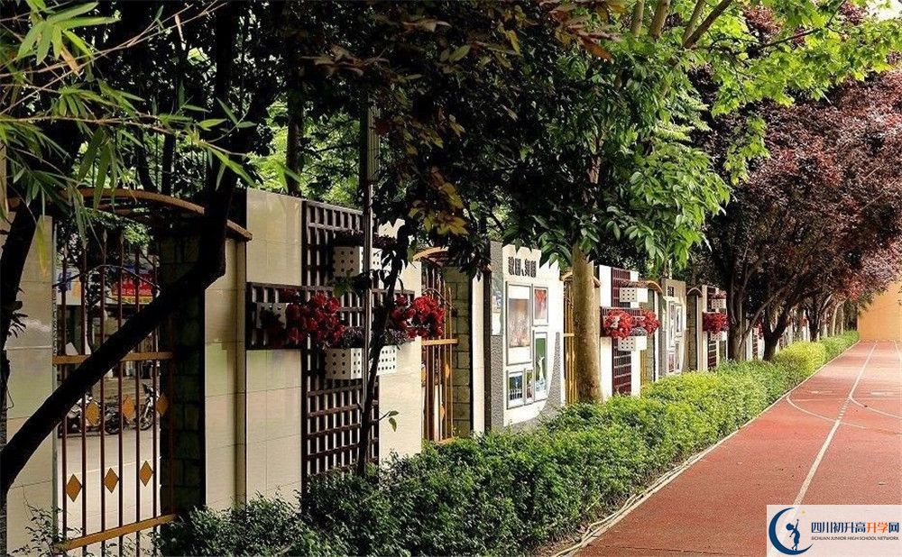 成都大學(xué)附屬中學(xué)一期的學(xué)費(fèi)是多少？