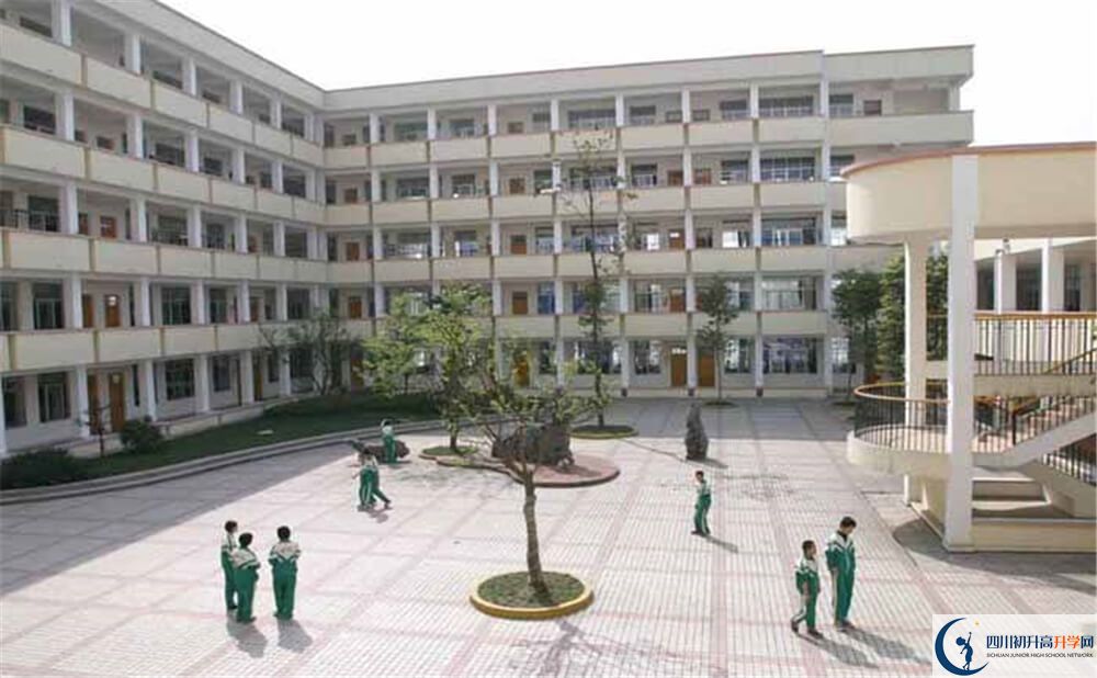 都江堰外國語實驗學(xué)校的高中住宿好不好？