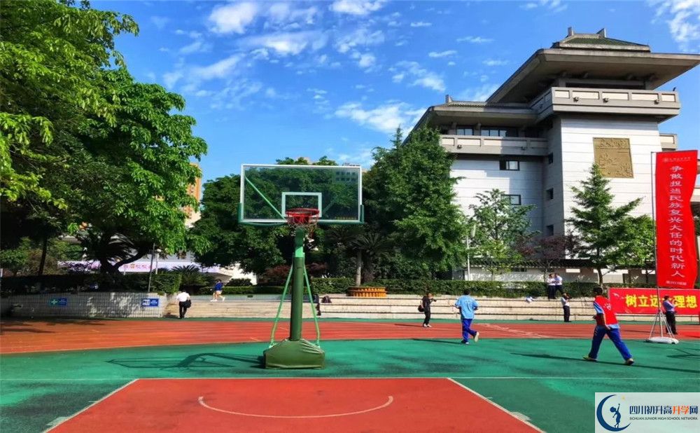 考成都石室中學(xué)的分?jǐn)?shù)線是多少？