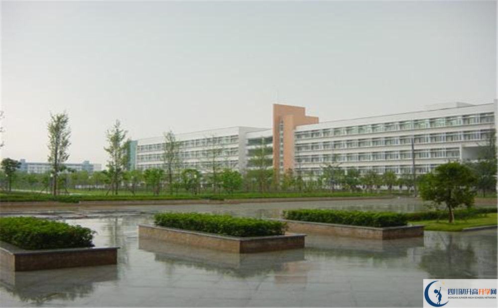 西南交通大學(xué)附屬中學(xué)的宿舍好不好？