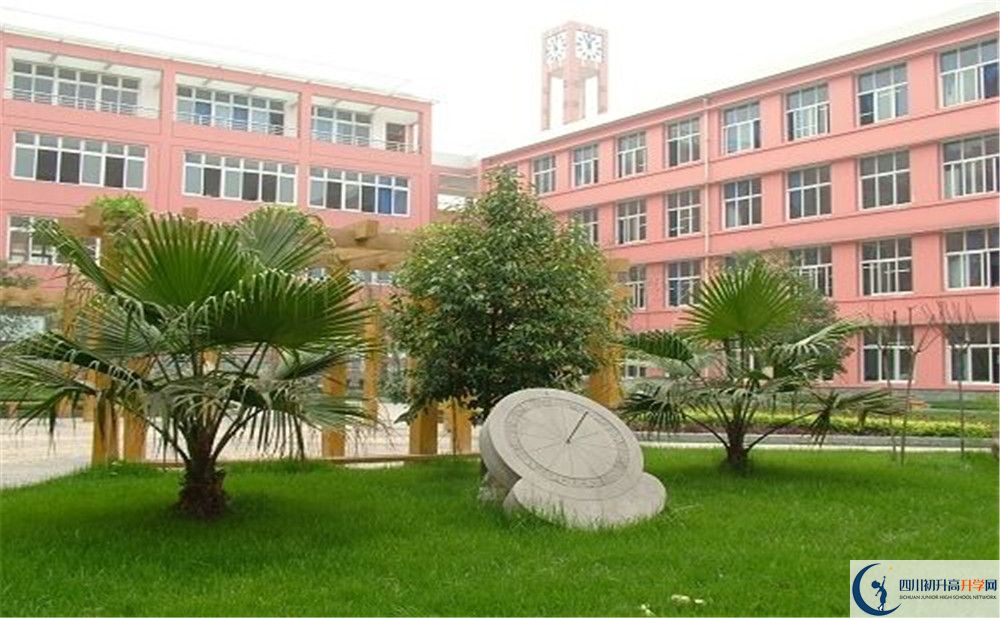 考成都八中的分?jǐn)?shù)線(xiàn)是多少？