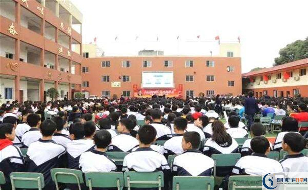 考成都文武學校的分數(shù)線是多少？