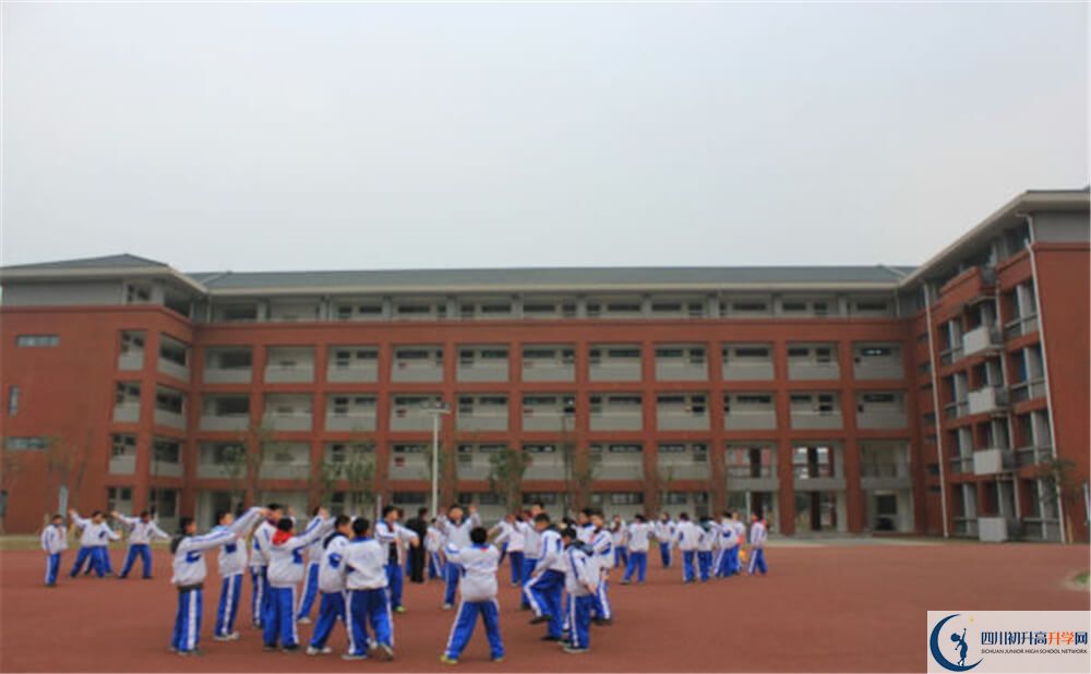 成都七中萬(wàn)達(dá)學(xué)校的分?jǐn)?shù)線大概是多少分？