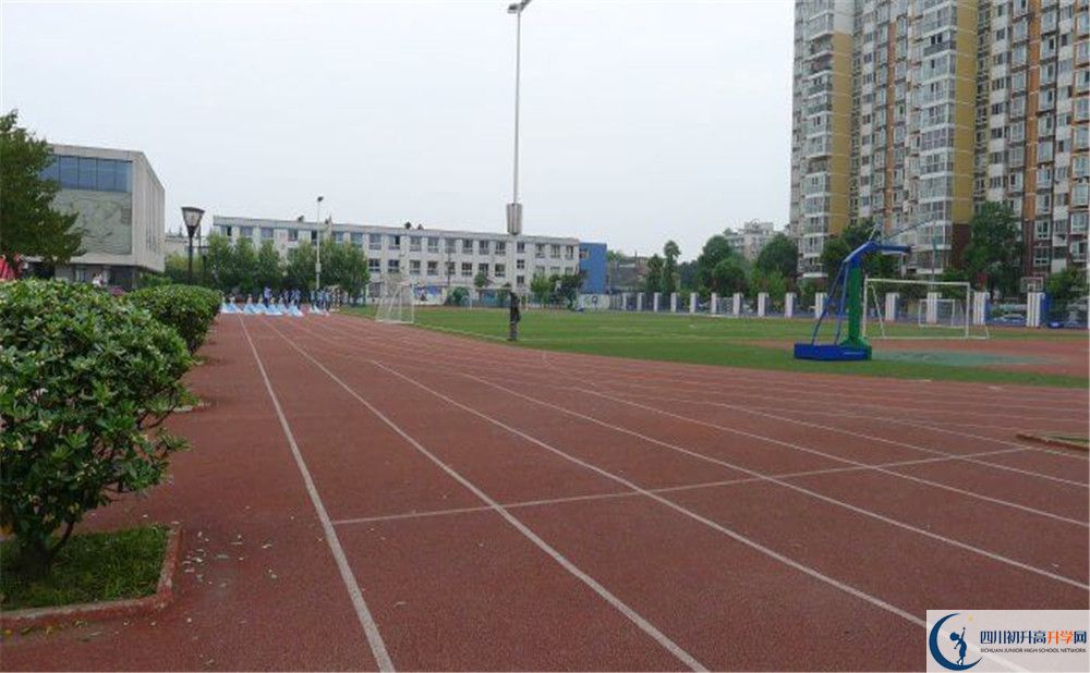 2020年成都成飛中學(xué)高中的分?jǐn)?shù)線(xiàn)是多少？