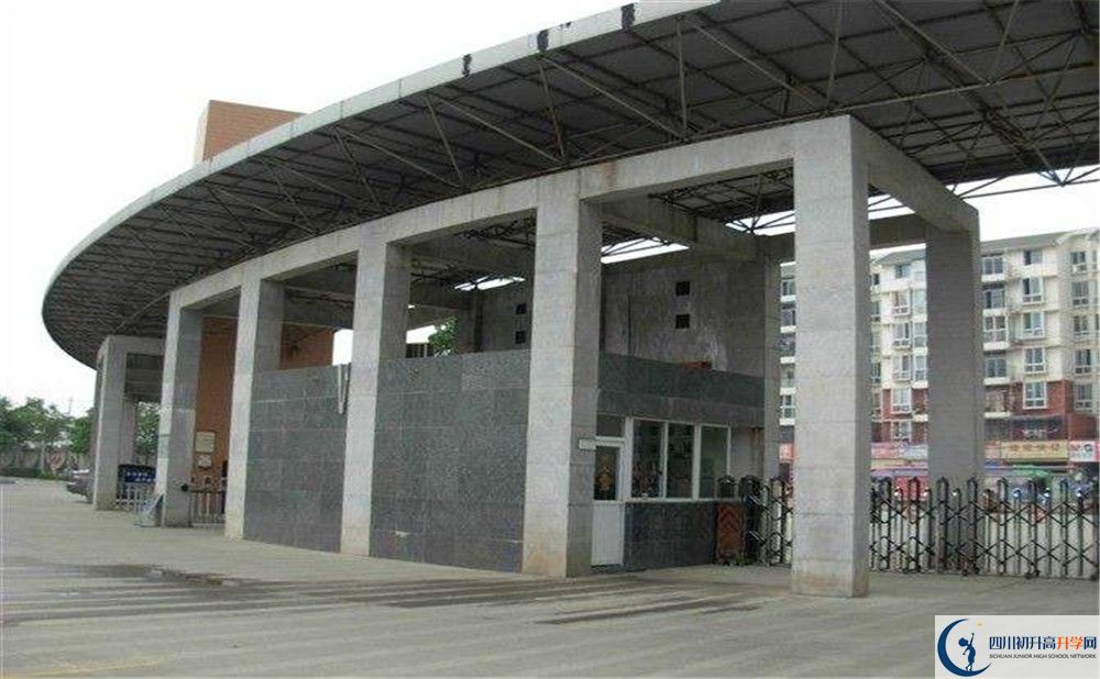 近幾年成都市龍泉中學(xué)高中錄取的分?jǐn)?shù)線是多少？