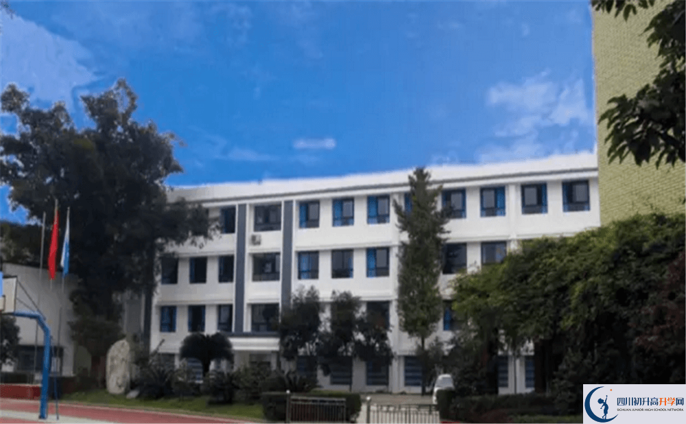 成都市第三十三中學(xué)高中歷年來的分數(shù)線是多少分？