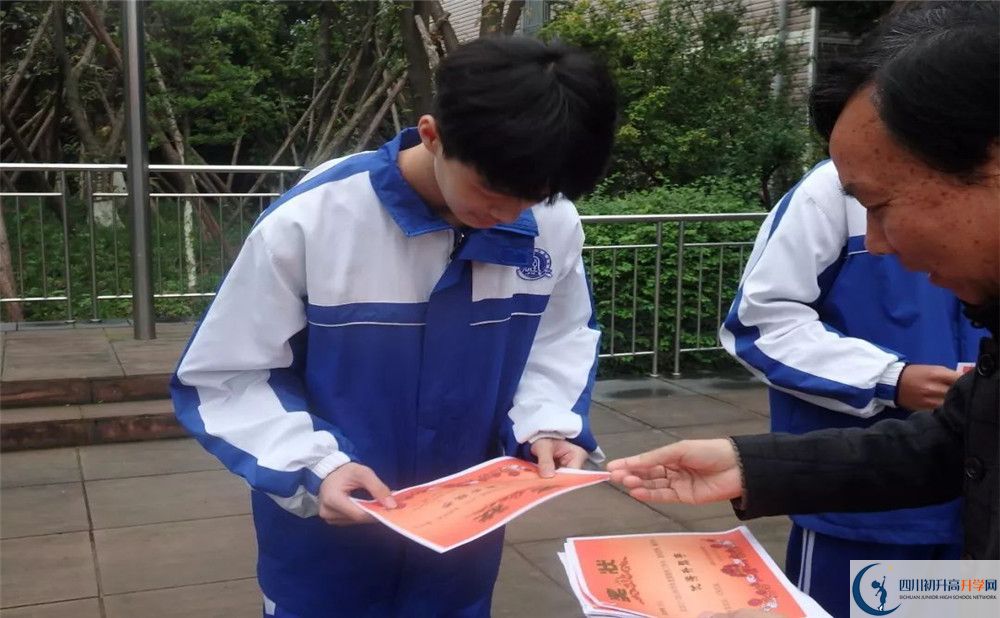 成都石室佳興外國(guó)語(yǔ)學(xué)校2020年錄取條件是什么？