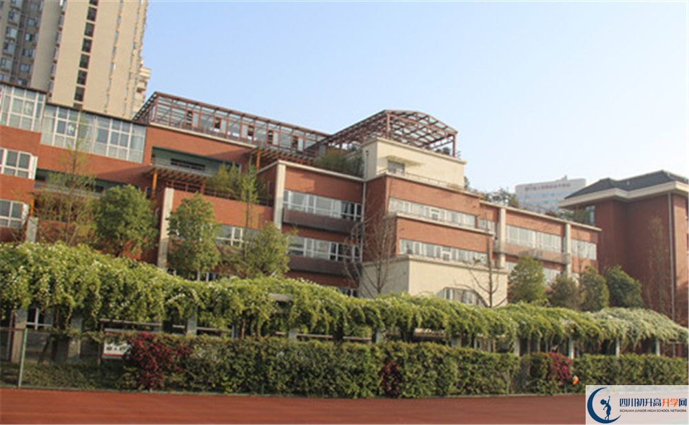 成都七中八一學(xué)校住宿條件怎么樣？