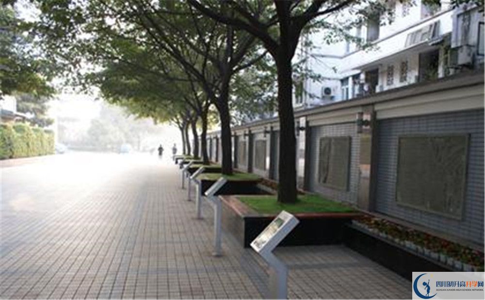成都市田家炳中學(xué)住宿條件怎么樣？