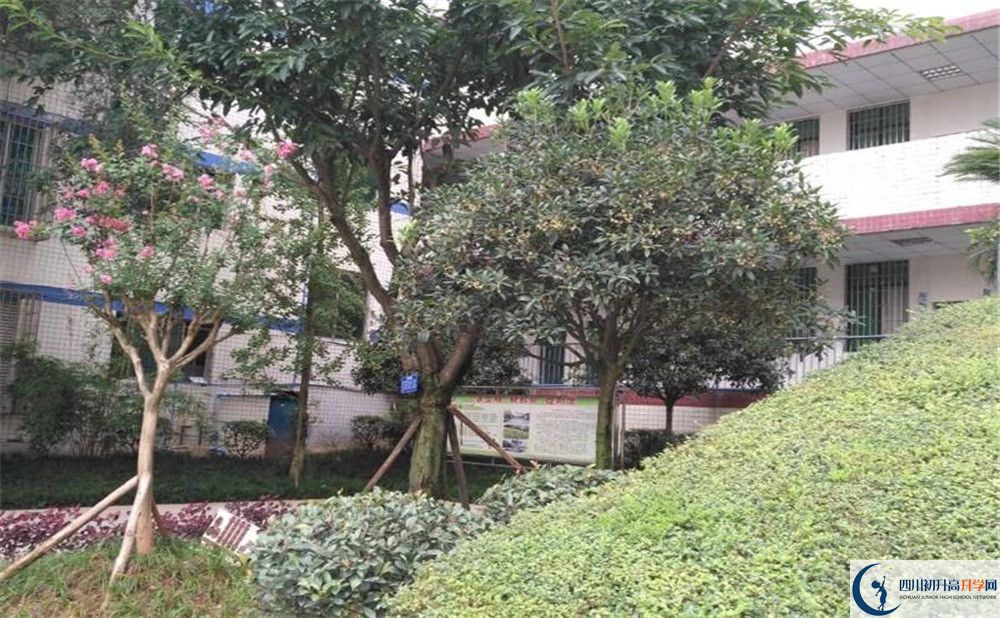 仁壽華達(dá)高中住宿條件怎么樣？