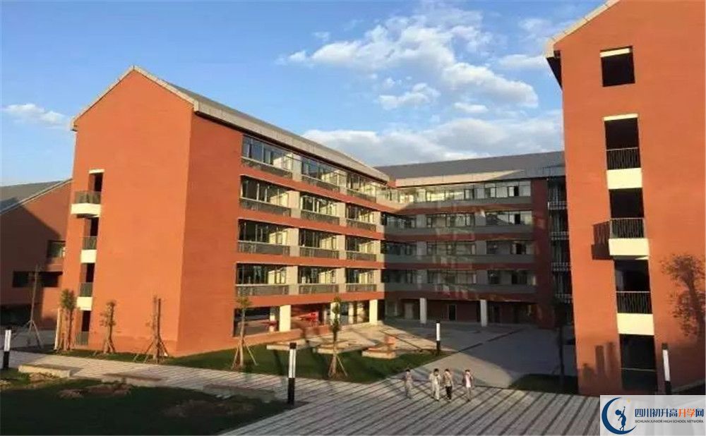 成都七中嘉祥外國語學校2020年高一入學考試時間是多久？