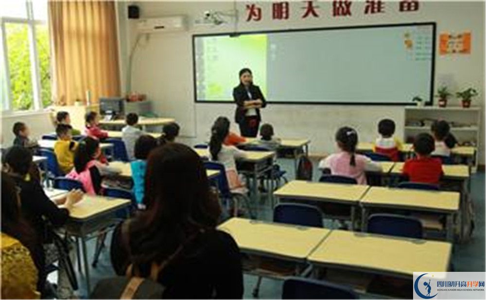 北大附中成都新津?yàn)槊鲗W(xué)校地址在哪里？