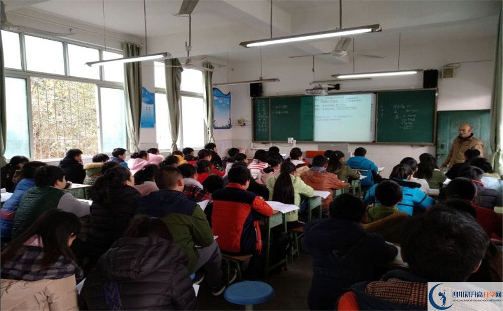 成都市田家炳中學(xué)初升高向外地招生嗎？
