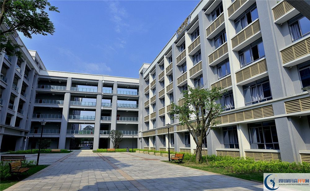 成都市第四十九中學(xué)高一多久放一次假？