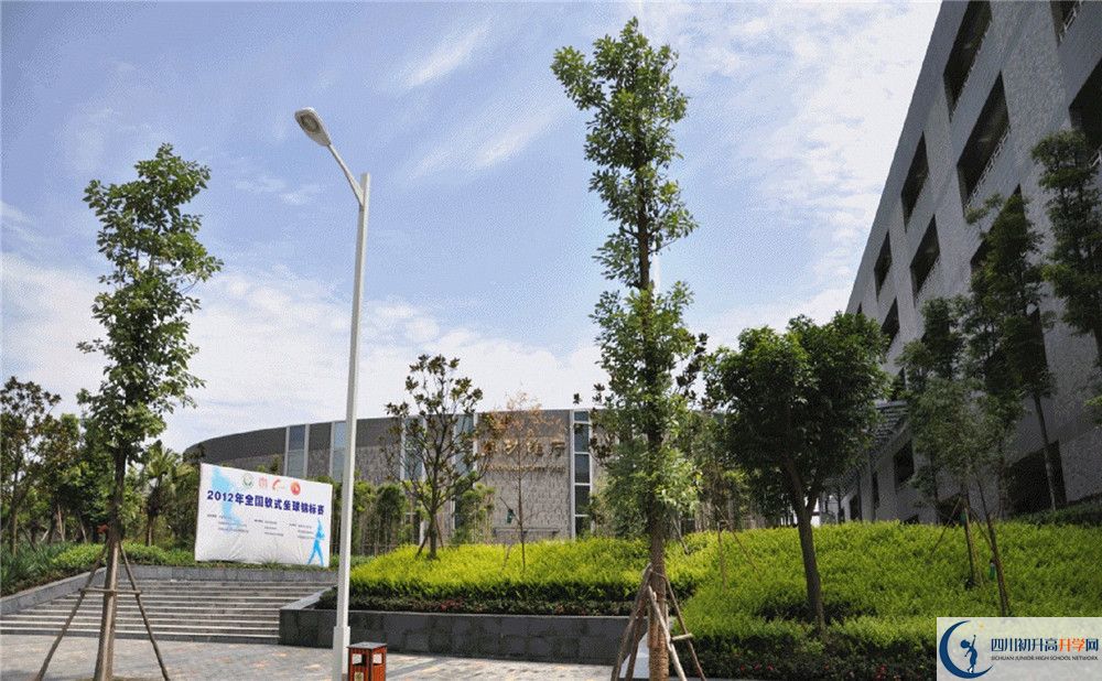 石室天府中學(xué)住宿費(fèi)用是多少？