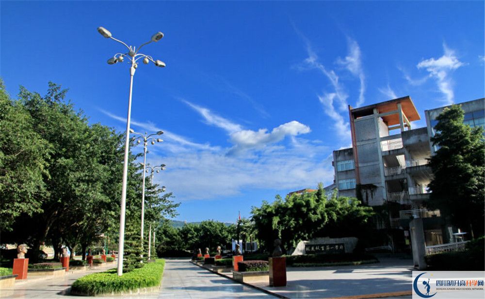 成都市龍泉中學(xué)的地址怎么走？