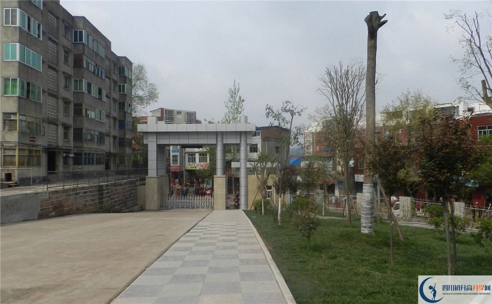 竹篙中學初升高向外地招生嗎？