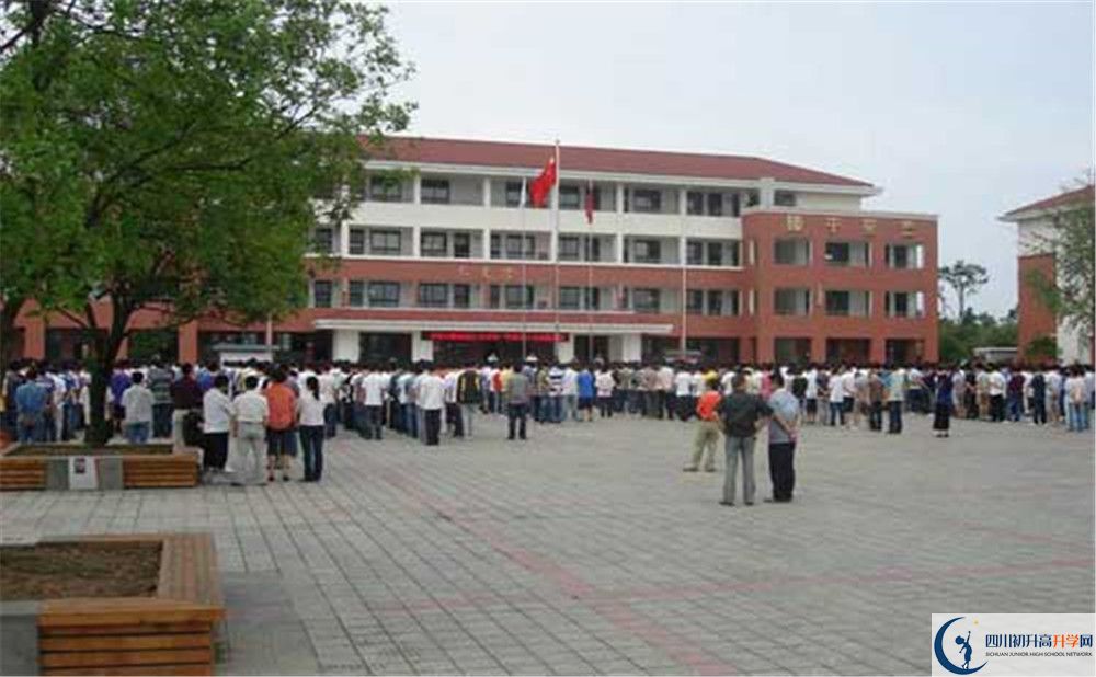 邛崍一中高一多久放一次假呢？