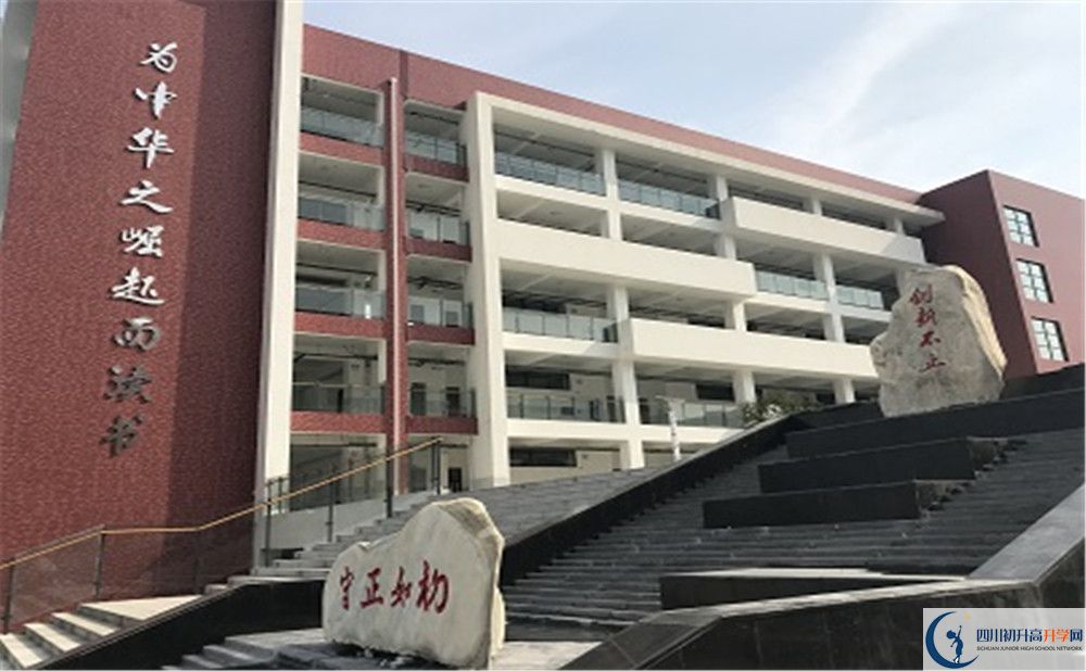 北京第二外國語學(xué)院成都附屬中學(xué)的高中住宿怎么樣？