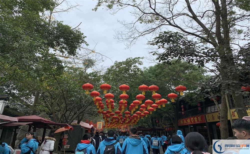 成都玉林中學(xué)2020年外地生學(xué)費(fèi)是多少？