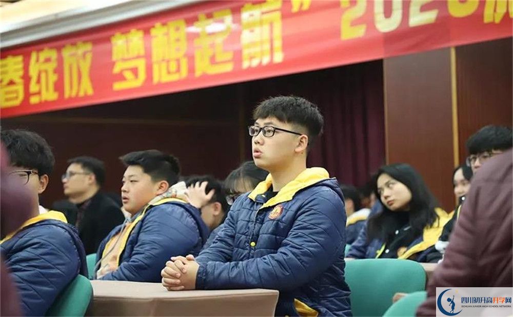 成都西雅美途外國語聯(lián)合學校2020年外地生學費是多少？