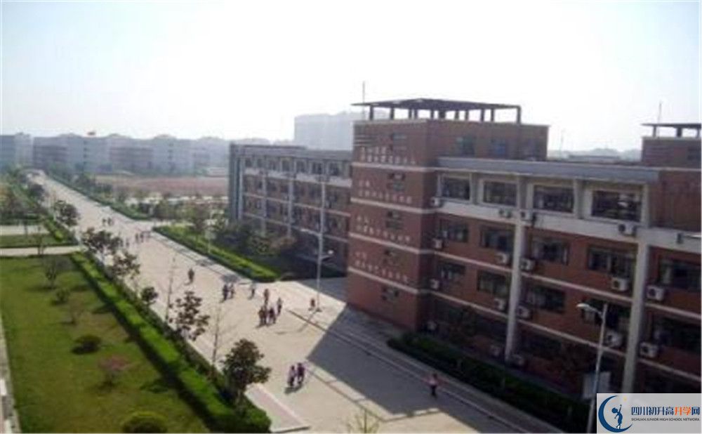 都江堰中學(xué)的高中住宿怎么樣？