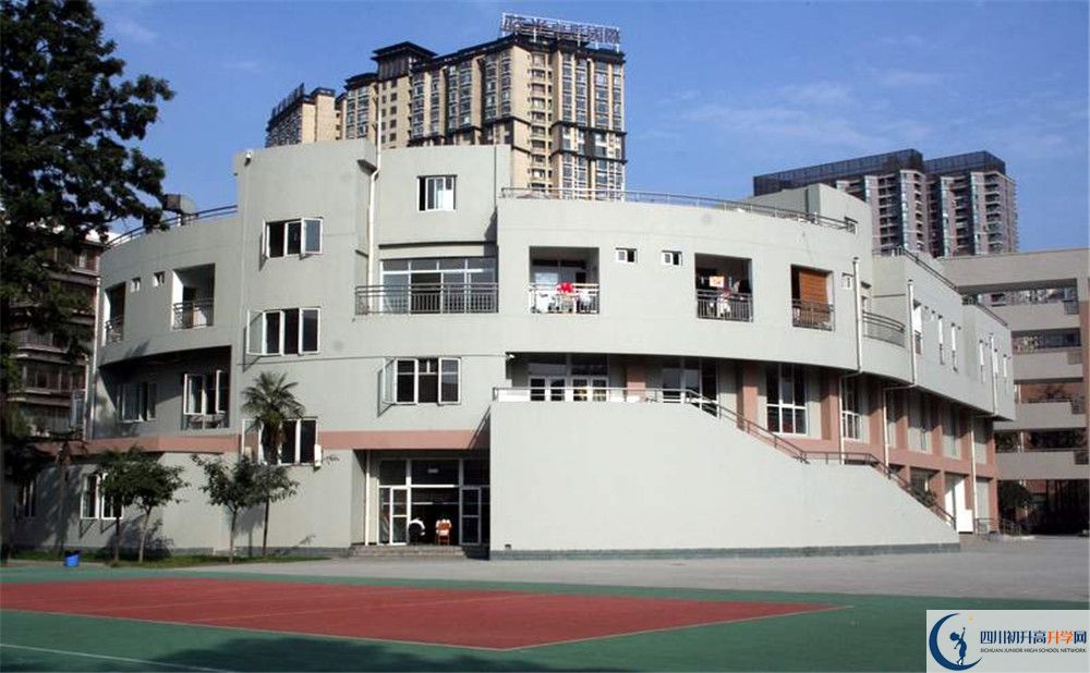 成都市鹽道街中學(xué)國(guó)際班費(fèi)用是多少？