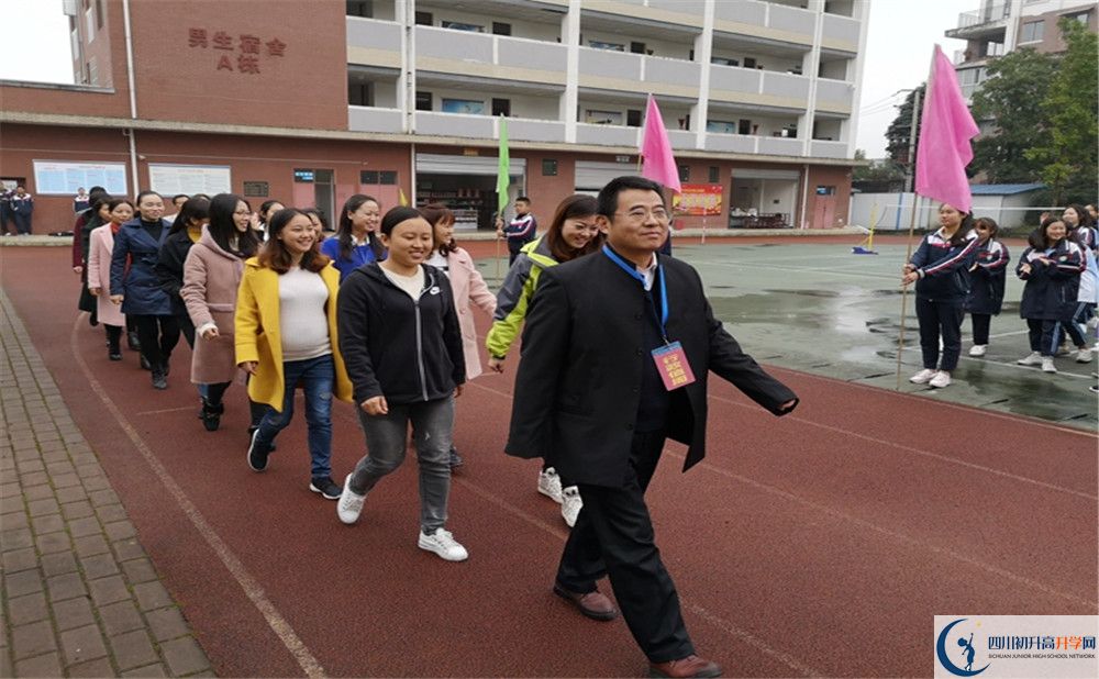 都江堰育才學(xué)校平行班與實(shí)驗(yàn)班差多少？