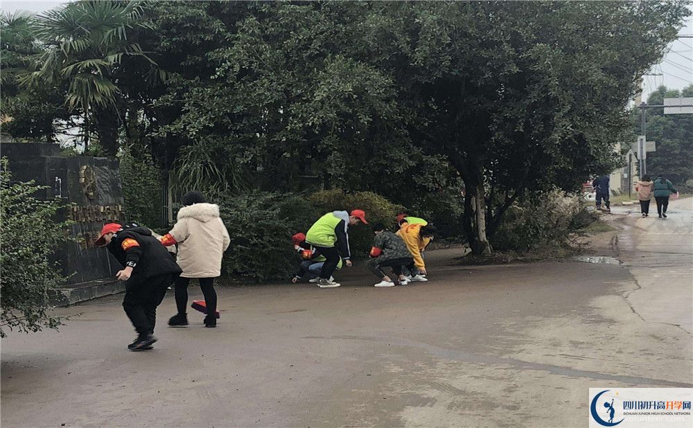 養(yǎng)馬中學(xué)位置在哪里？